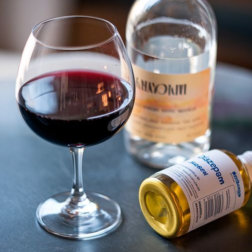 los peligros de la mezcla de alcohol y diazepam