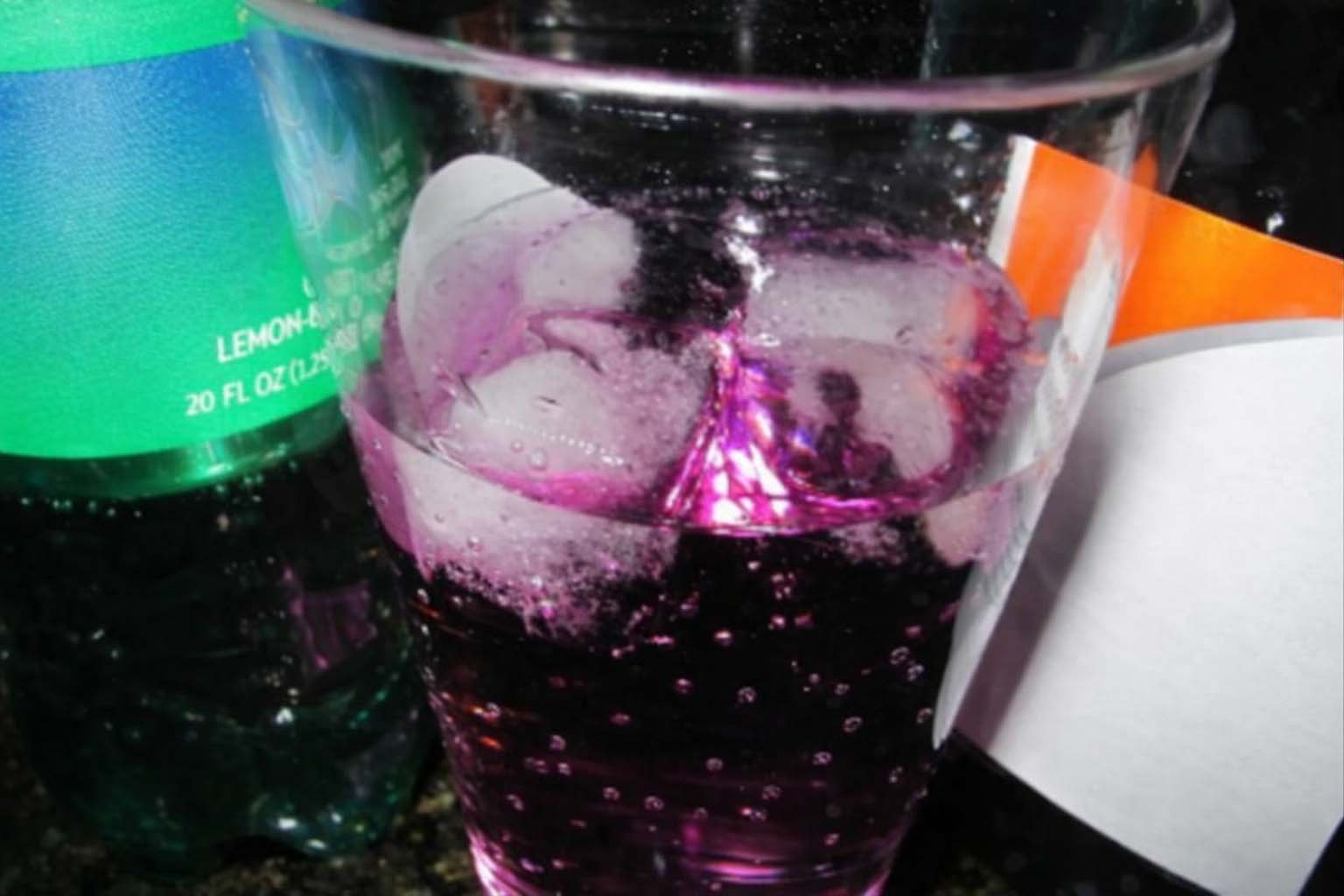 Sizzurp Purple Drank: Riesgos y Efectos de la Nueva Moda Juvenil