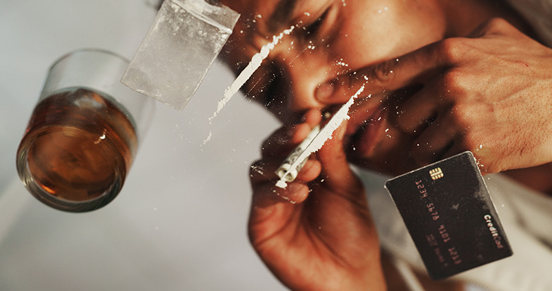 complicaciones por inyección o mezcla con alcohol | raya de cocaina
